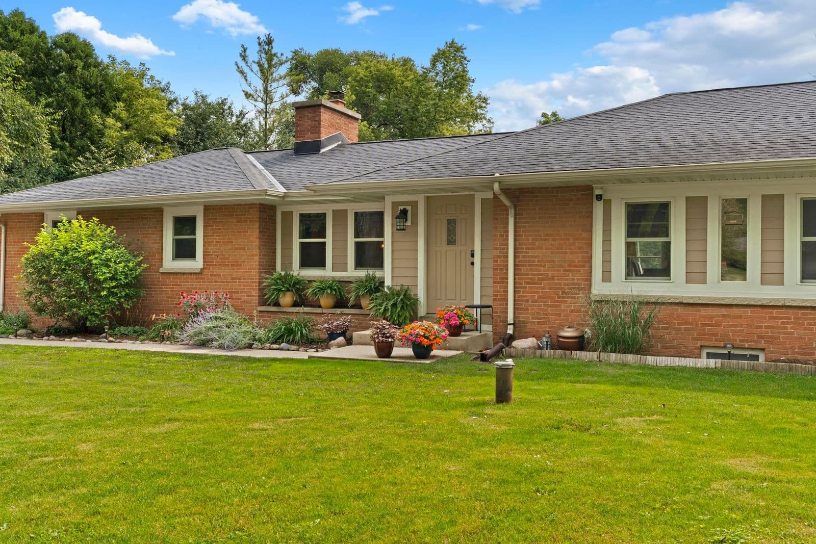 11456 Solar, Mequon, WI