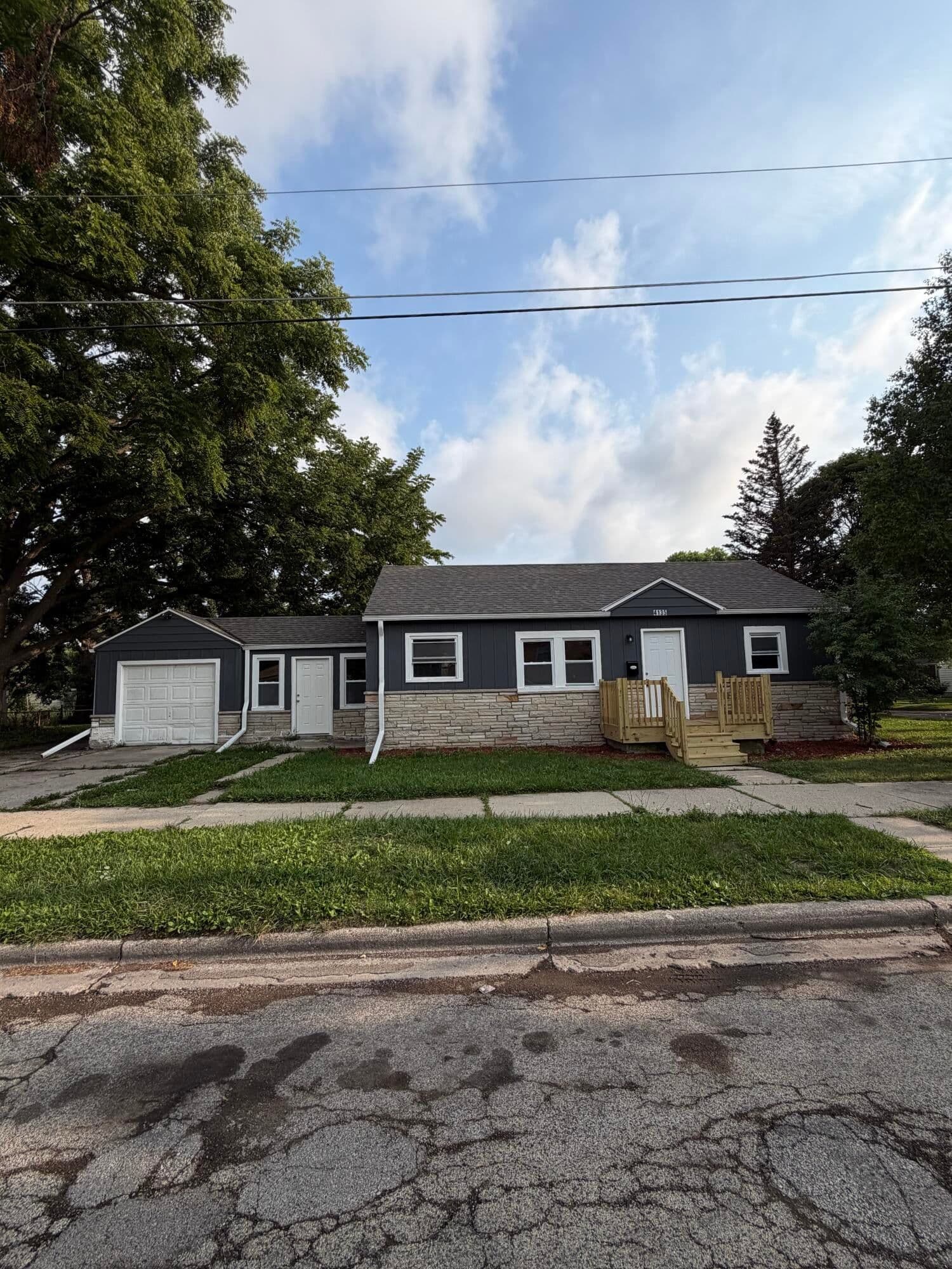 4135 Lancaster Ave