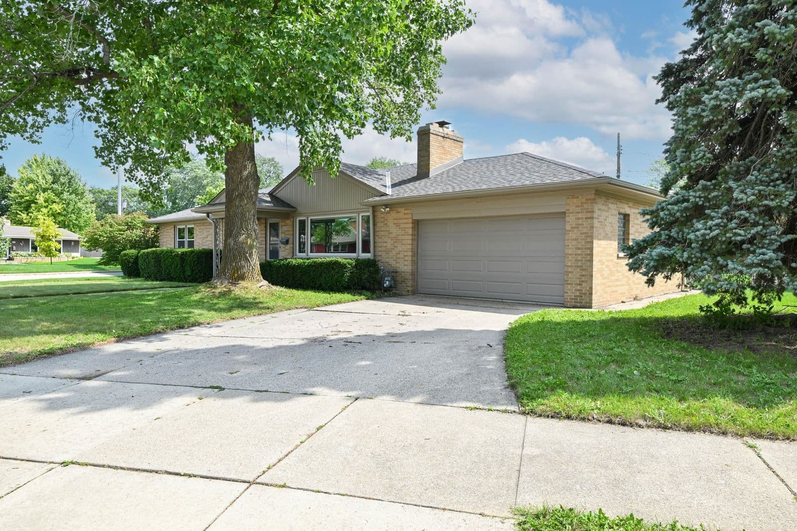 3433 Stratford Ave