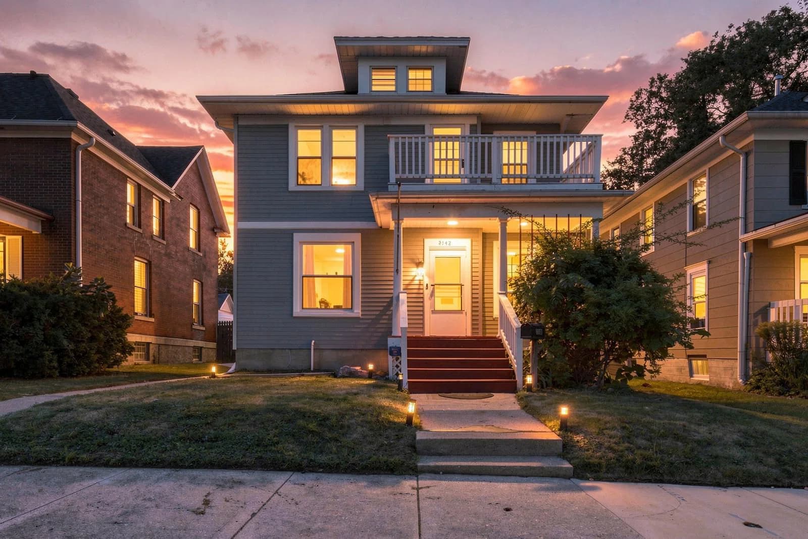 2142 Clarence Ave