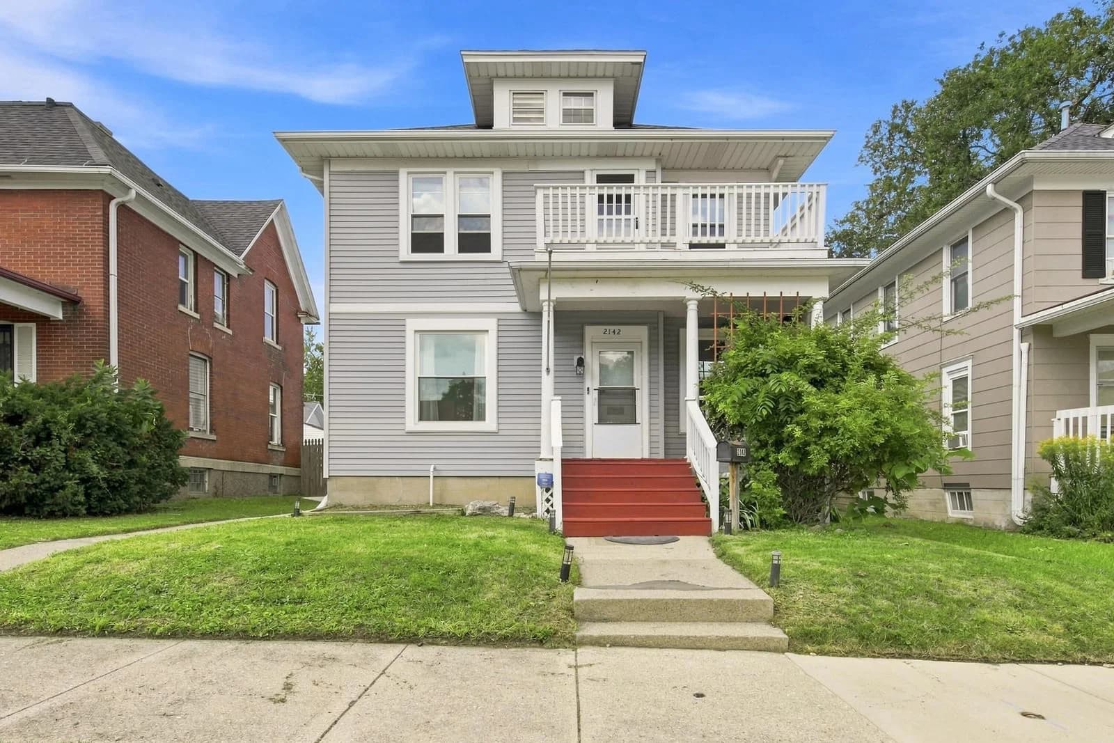 2142 Clarence Ave