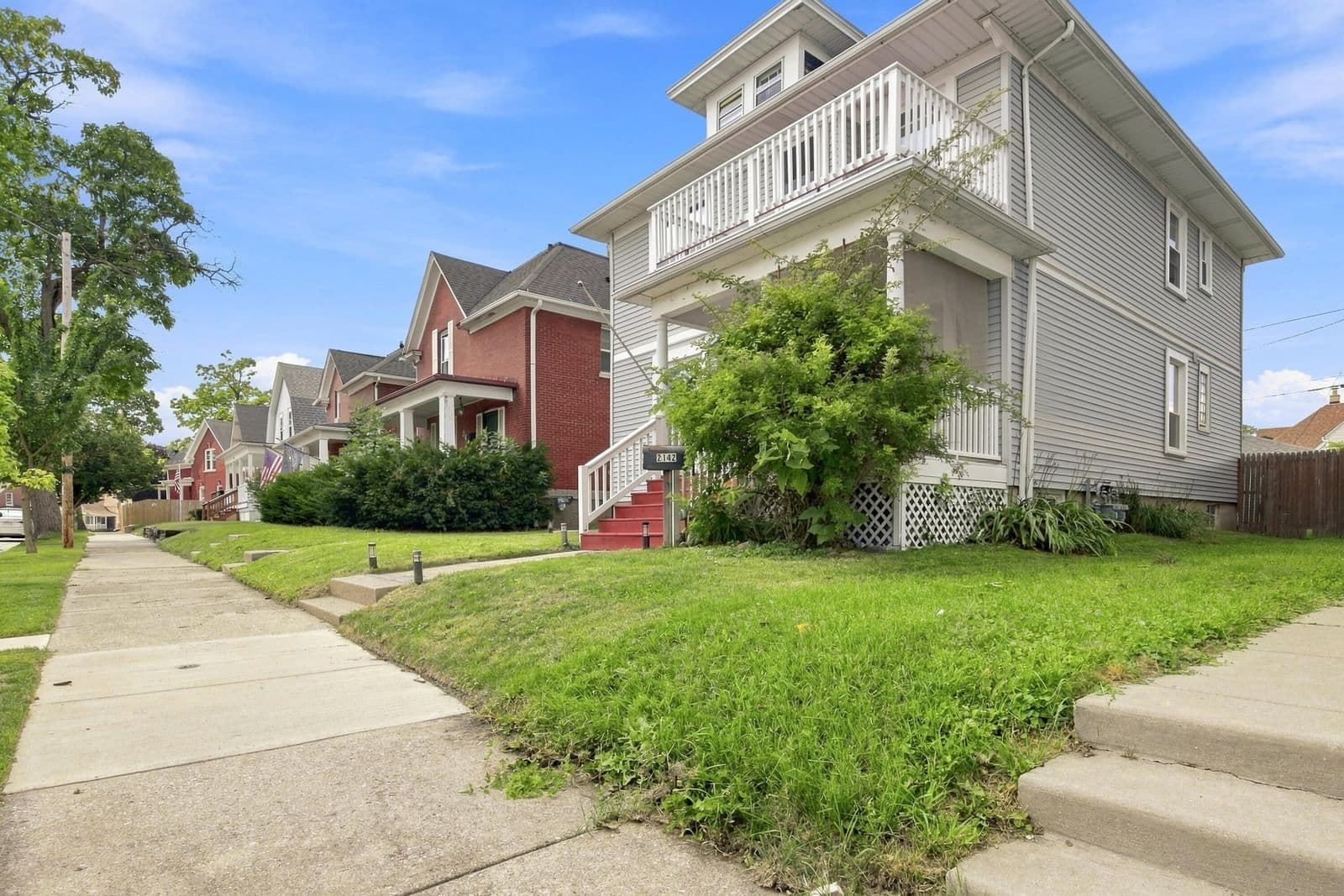 2142 Clarence Ave