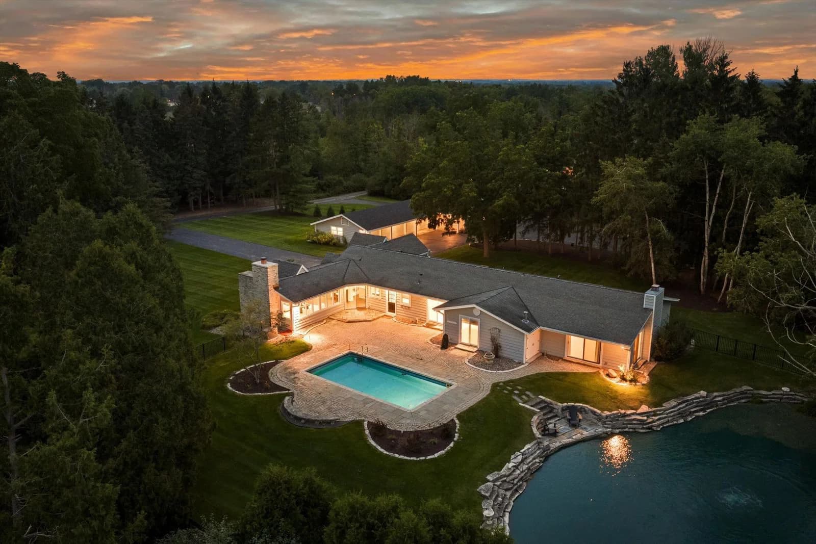 2212 Sunnydale Ln