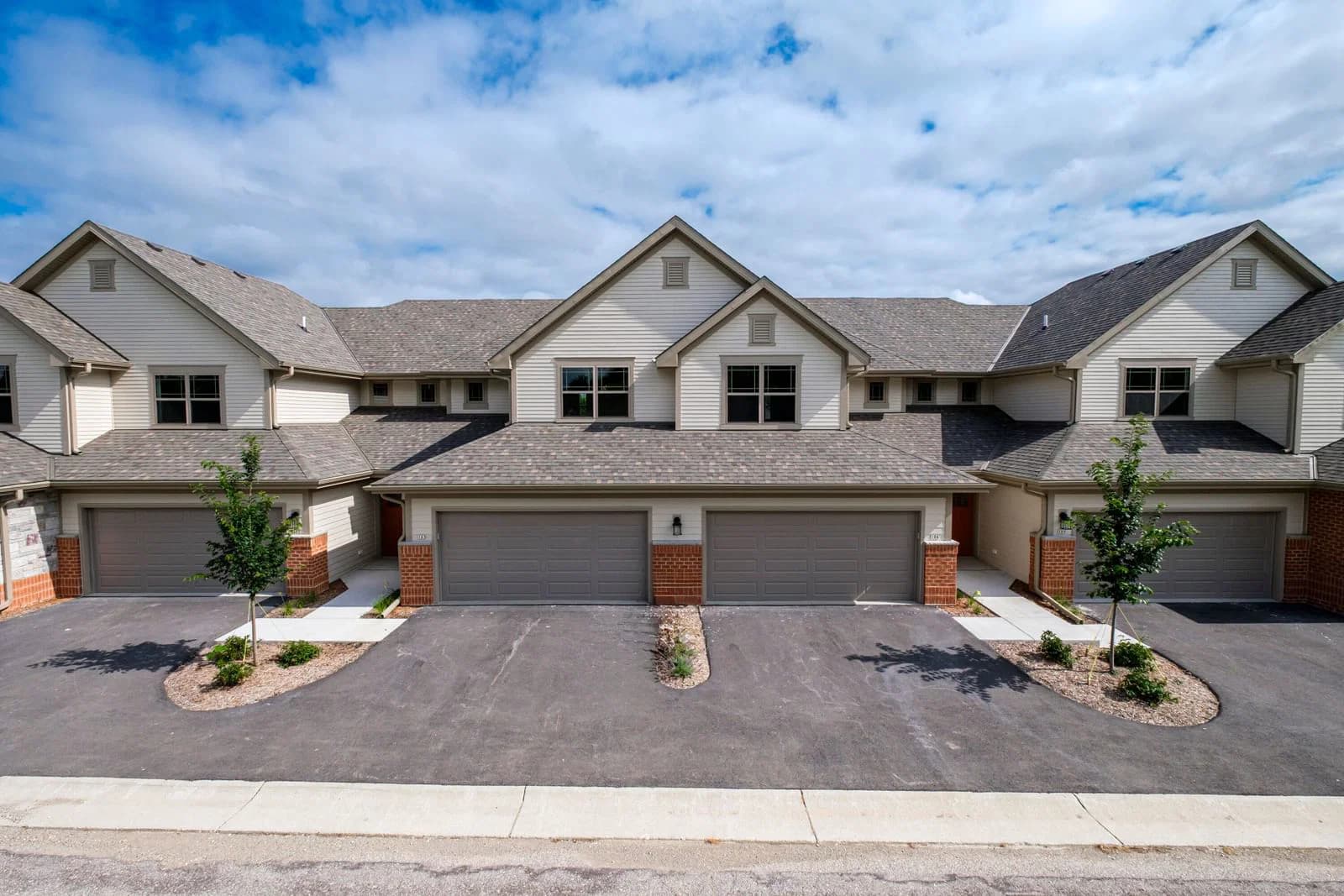 255 Aerie, Brookfield, WI