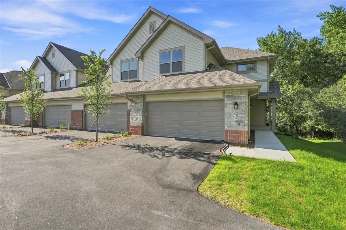 255 Aerie, Brookfield, WI