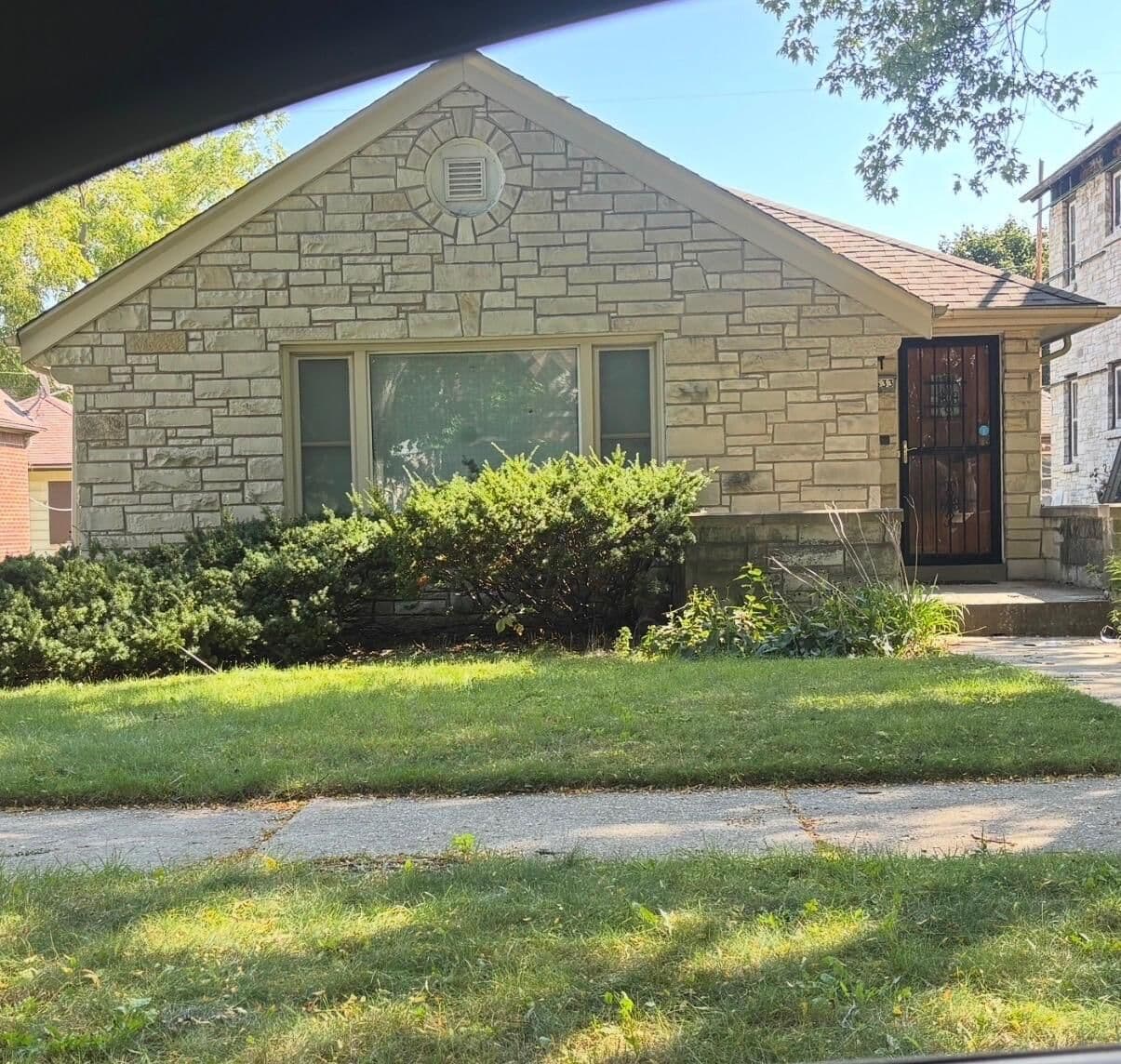 5633 Roosevelt Dr