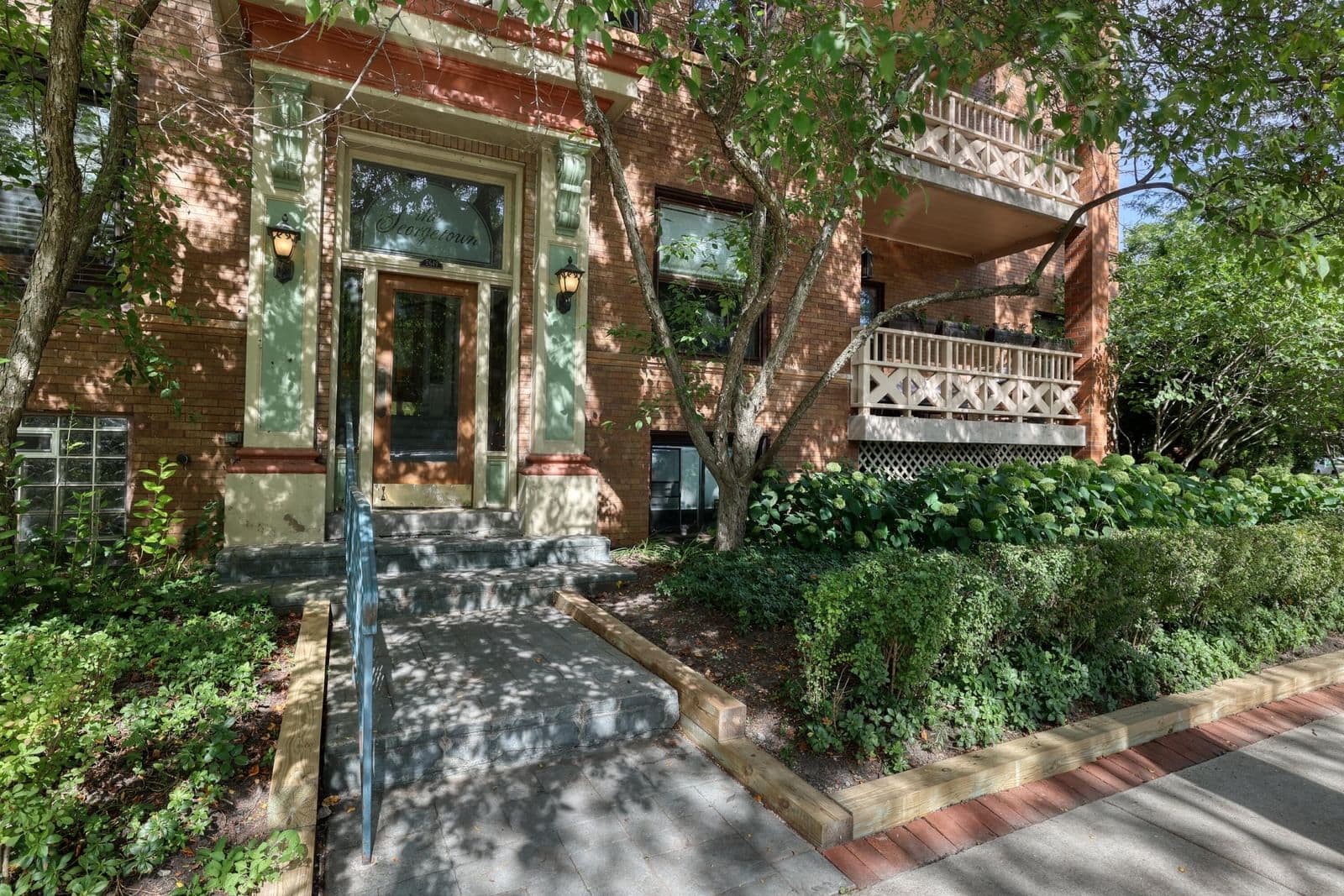 2649 Hackett Ave