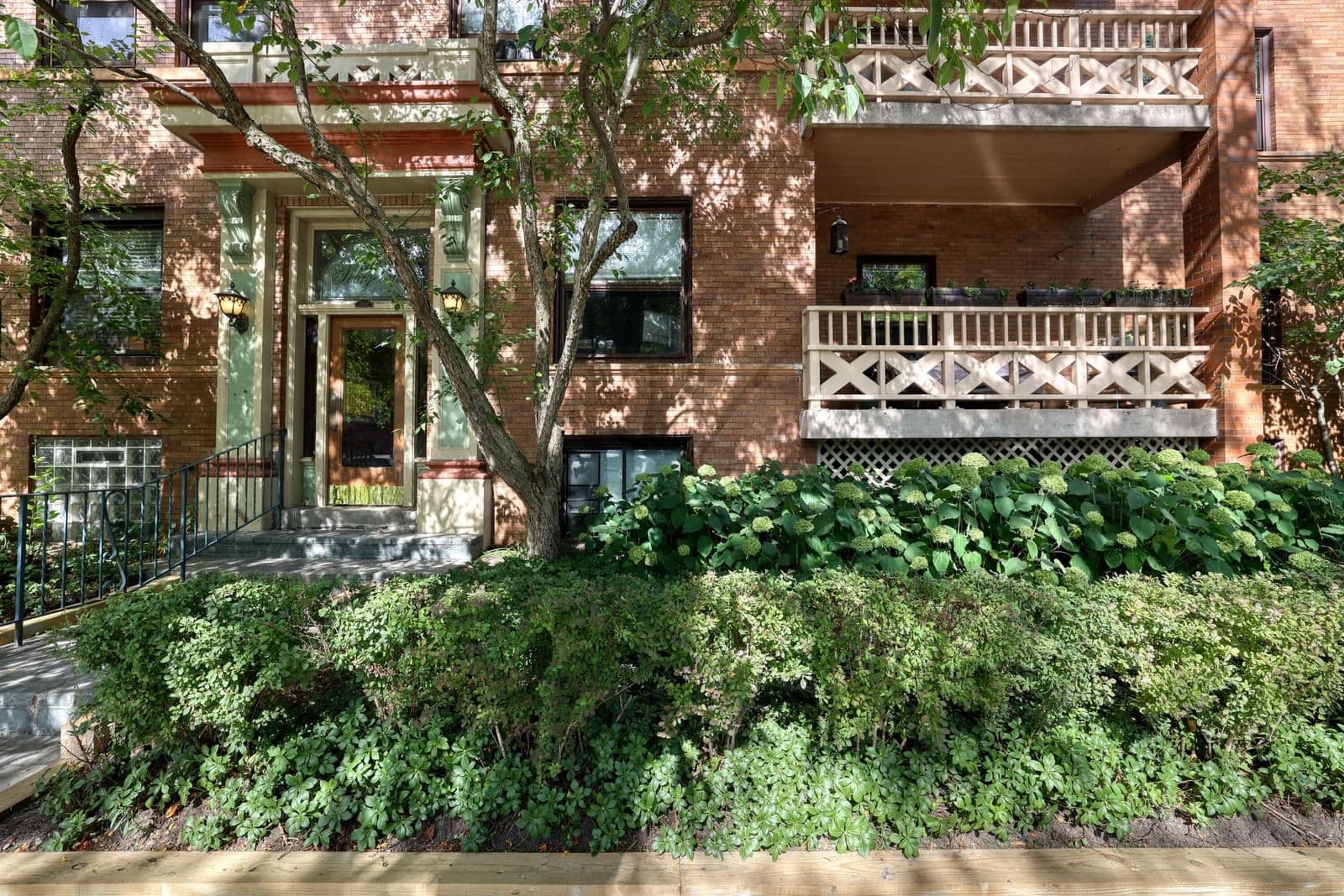 2649 Hackett Ave