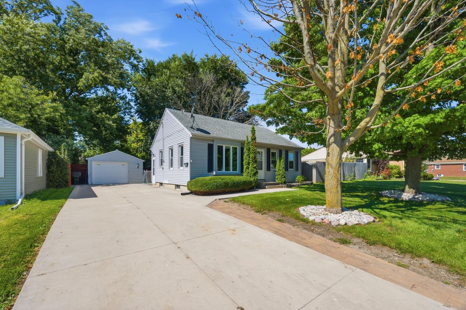 1710 Lathrop Ave