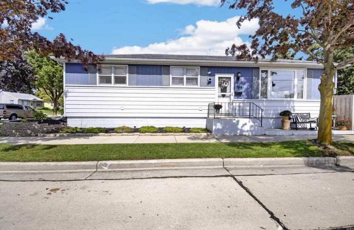744 Shoreland Dr