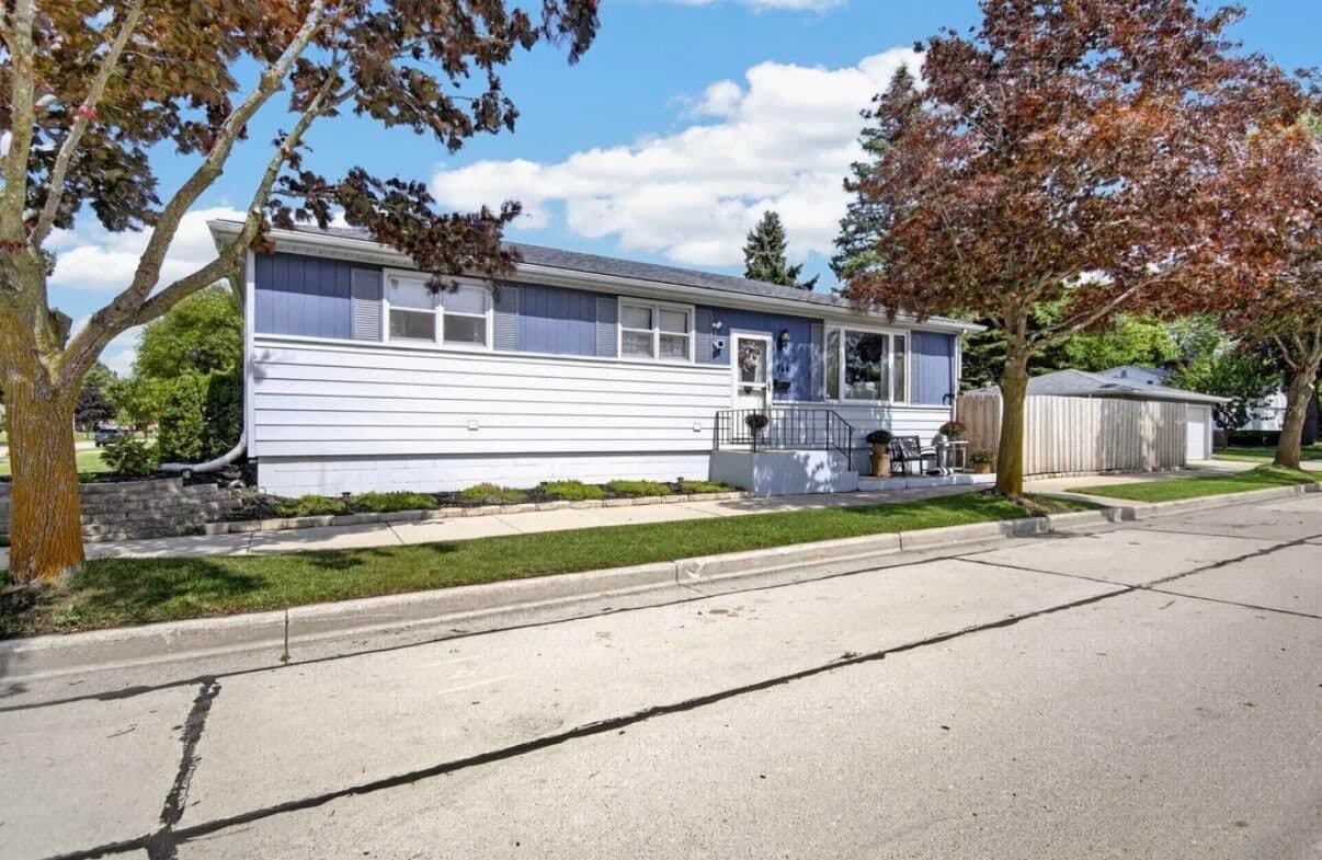 744 Shoreland Dr