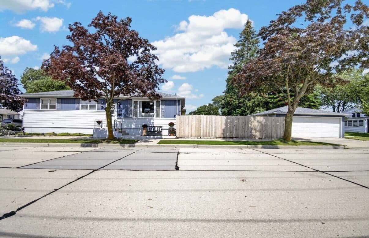 744 Shoreland Dr