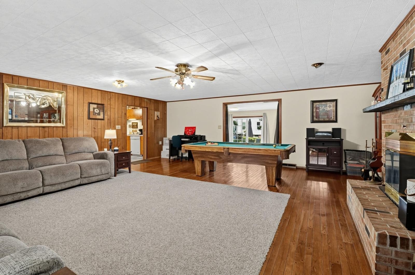 2515 Dombrowski Blvd