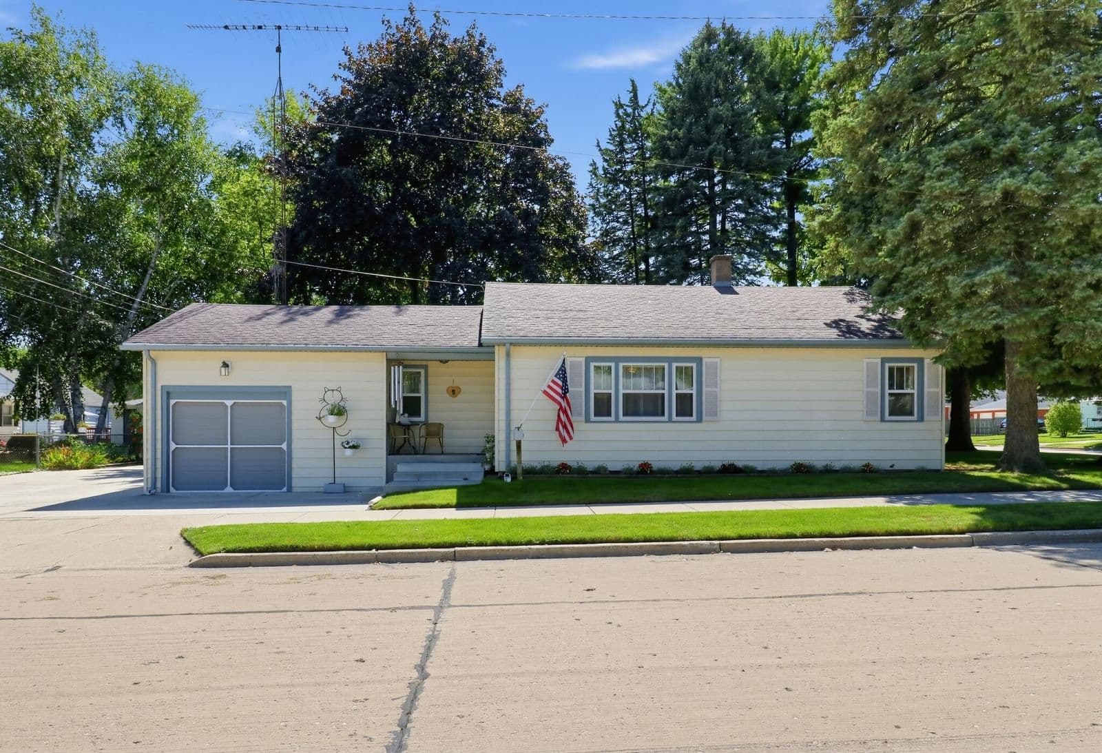 2515 Dombrowski Blvd