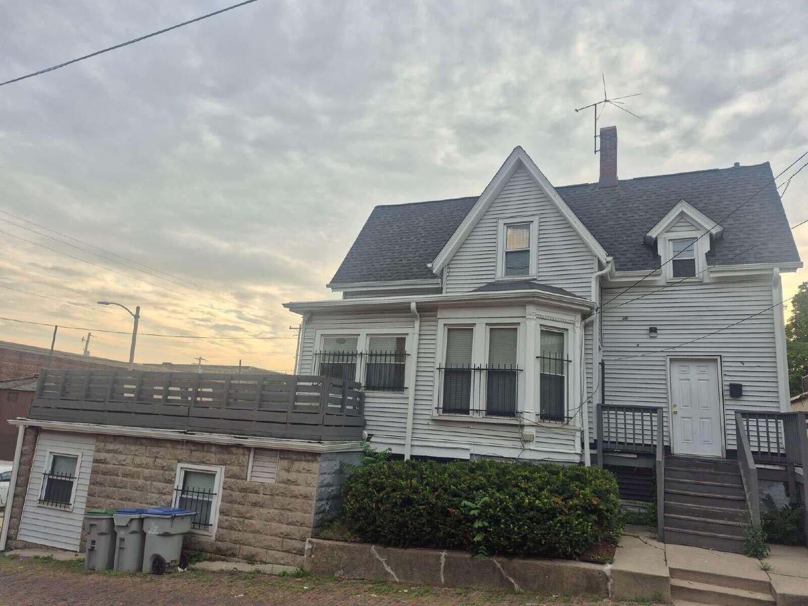 2028 Michigan St