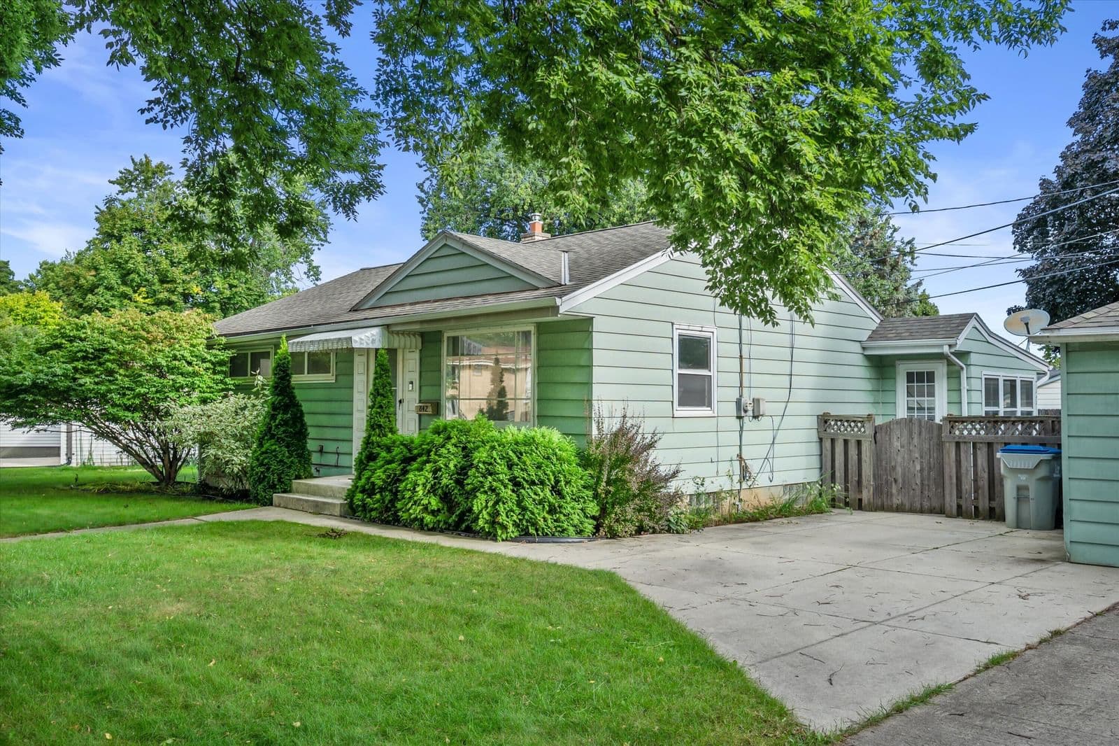 842 Doty Pl