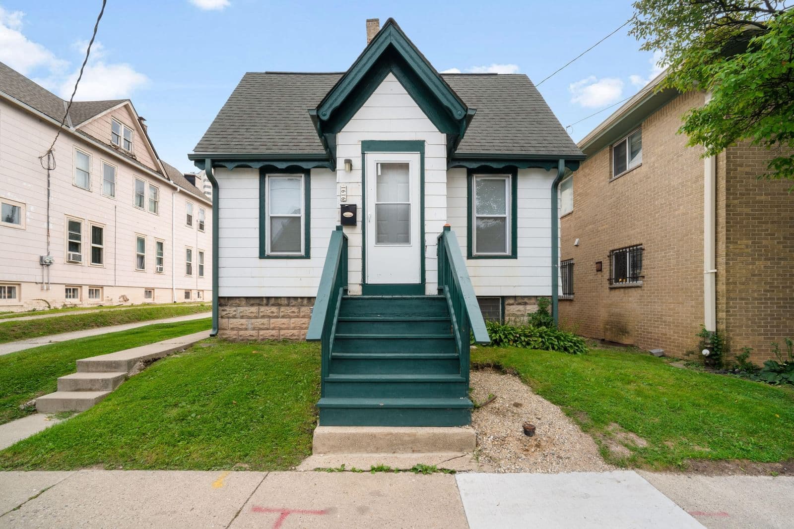 1616 Warren Ave