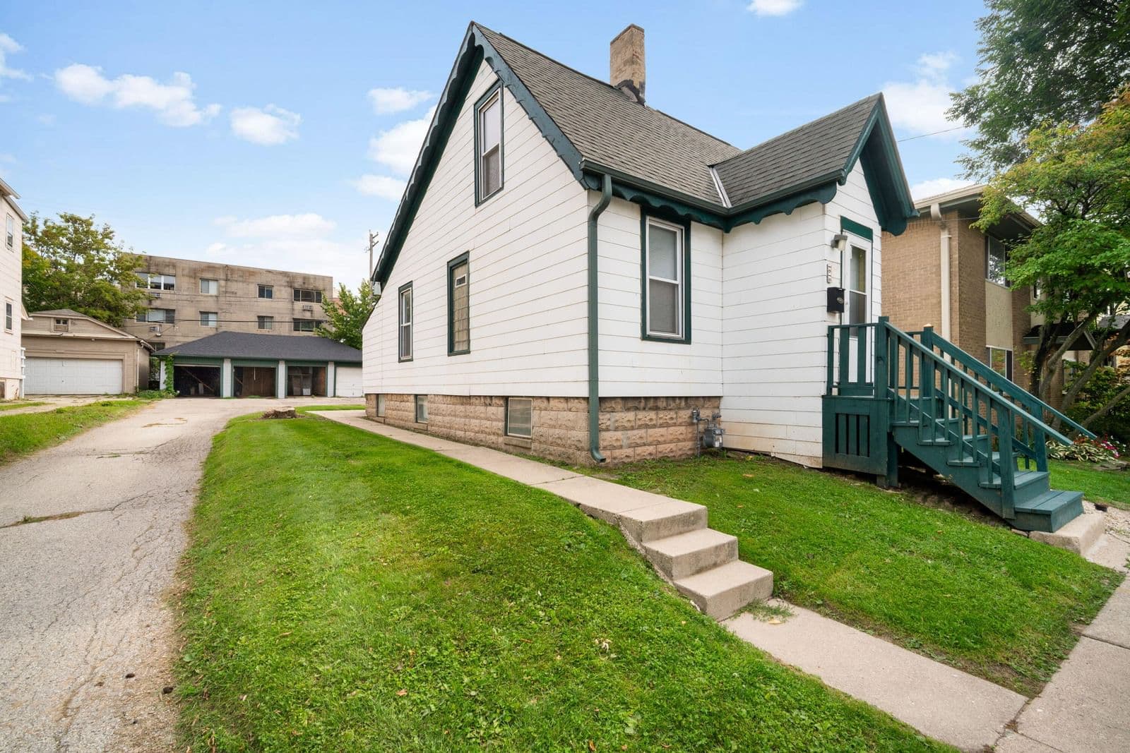 1616 Warren Ave