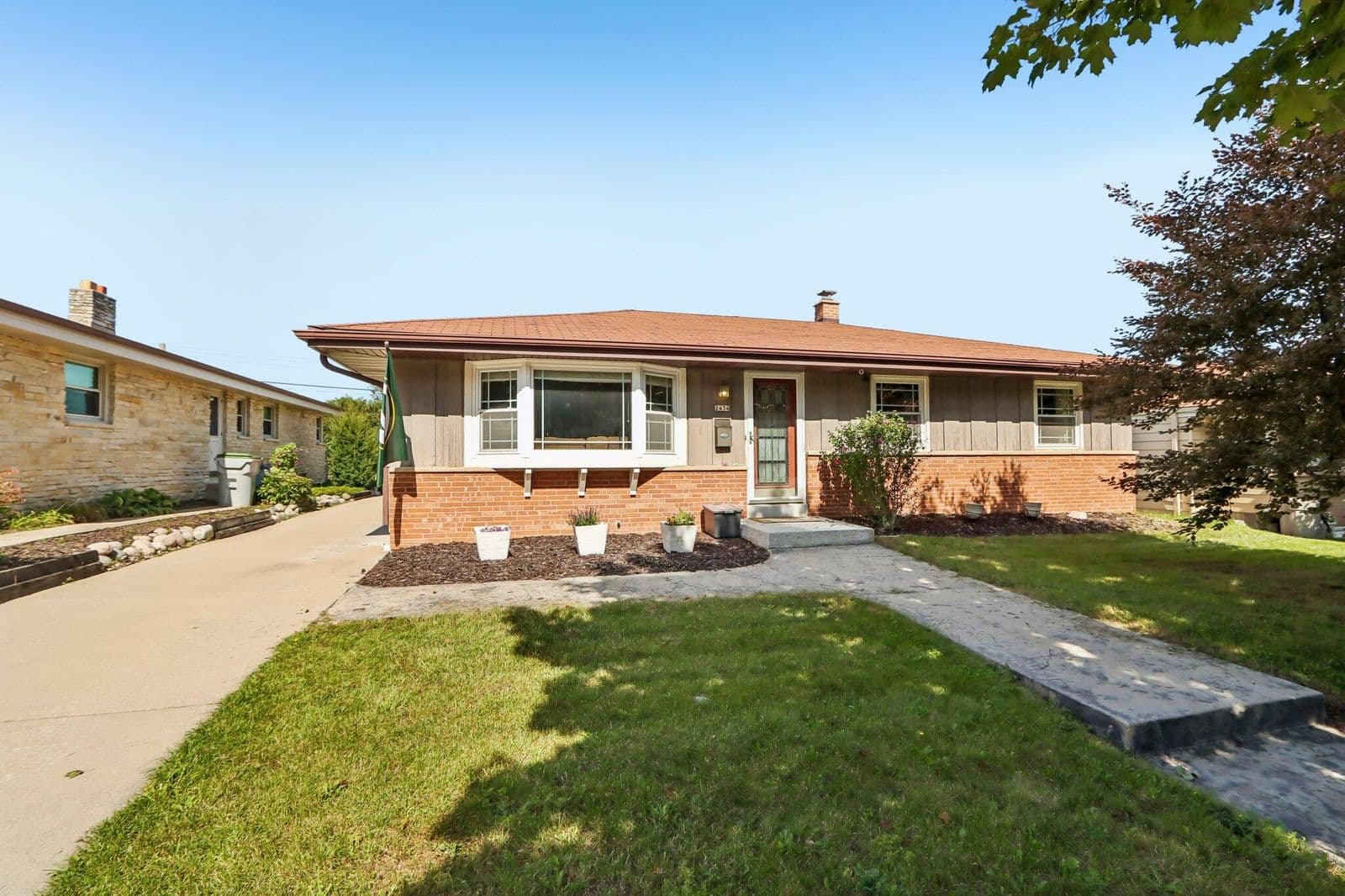 2434 Edgerton Ave