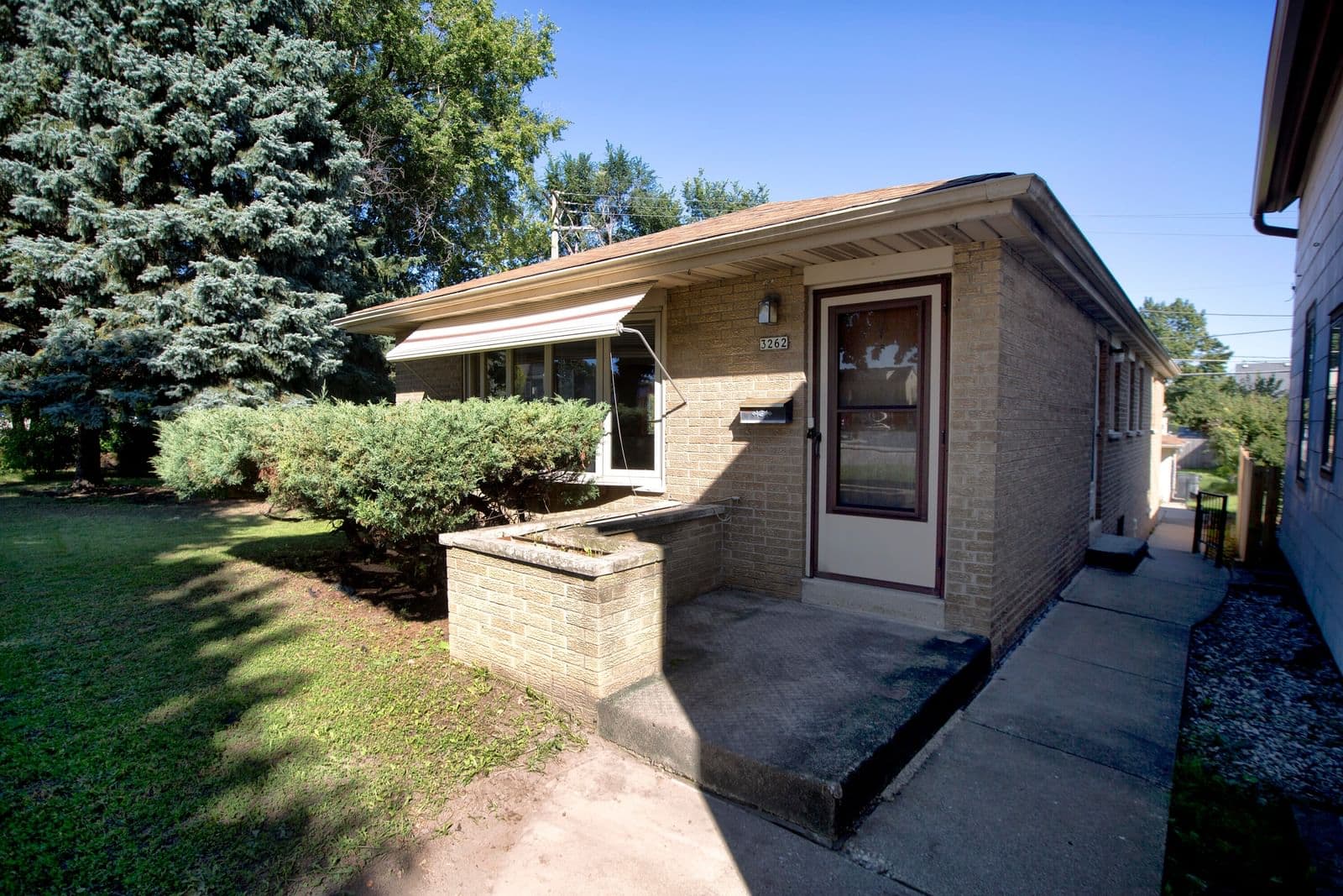 3262 Whitnall Ave