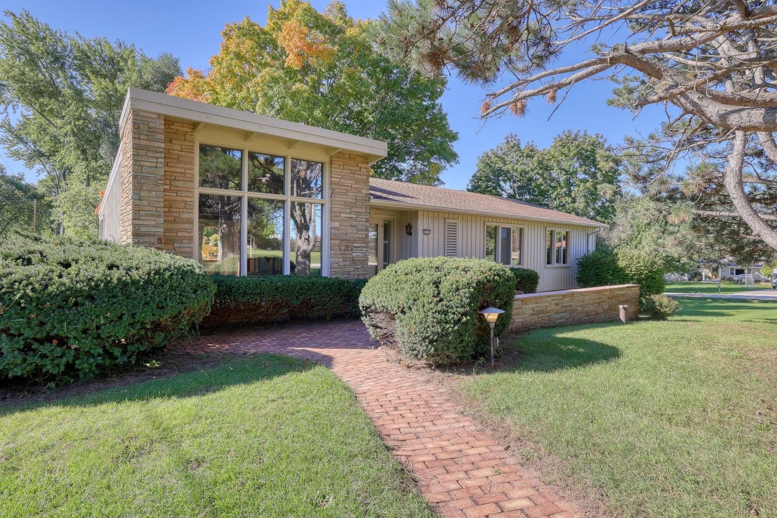 12555 Laurel Ln