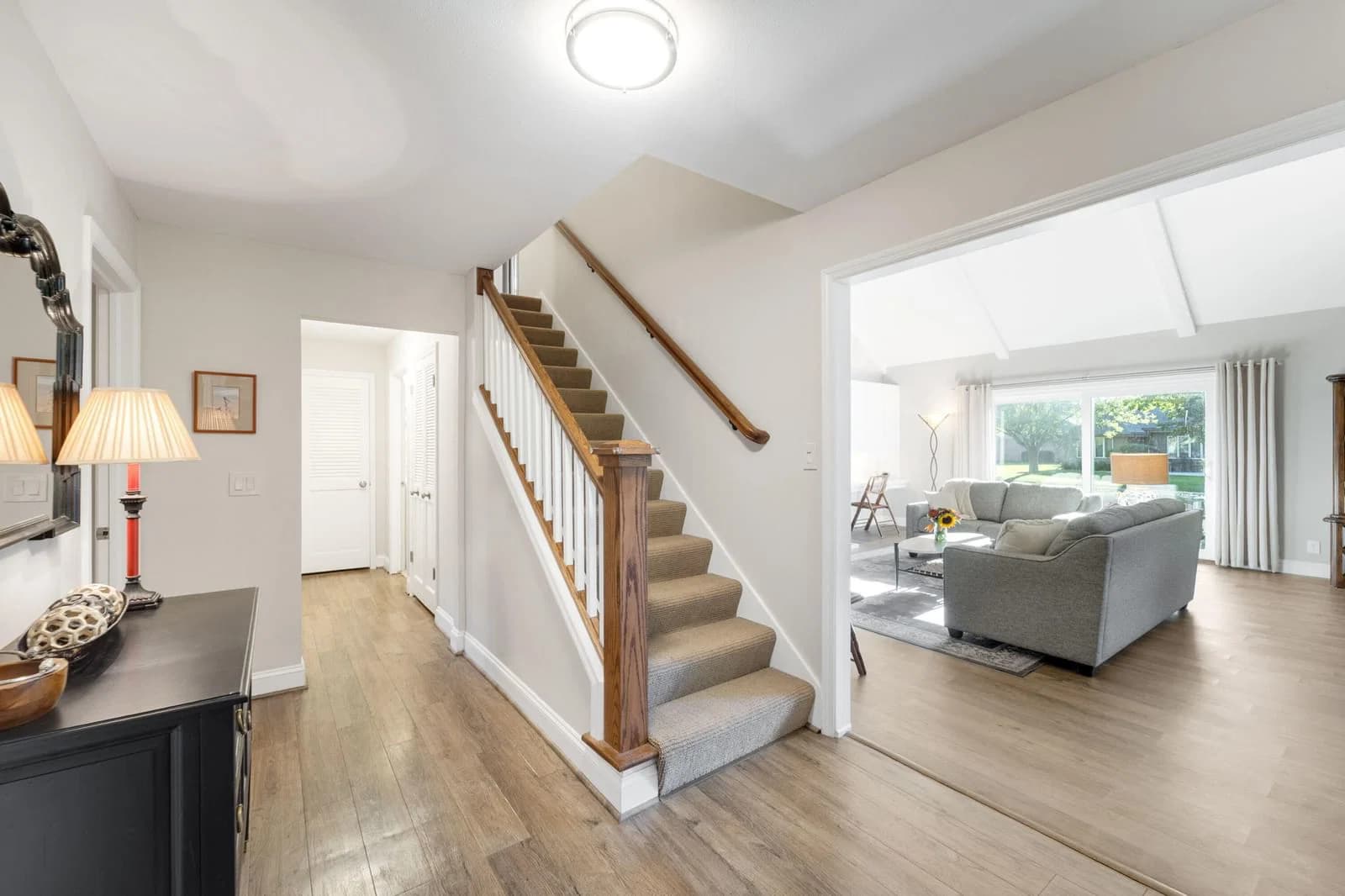 2301 Dickinson Ct