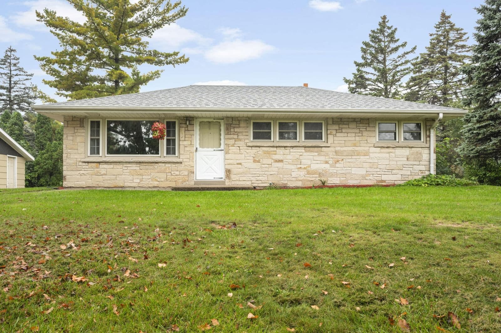 725 Bobolink Dr
