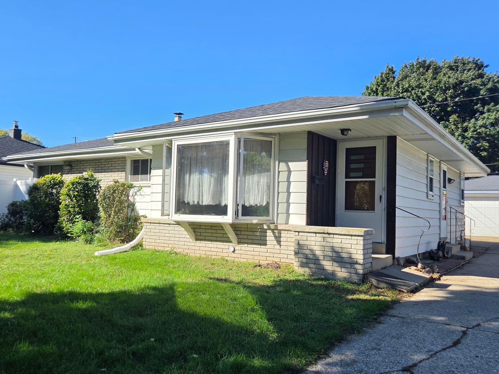 2240 Leroy Ave