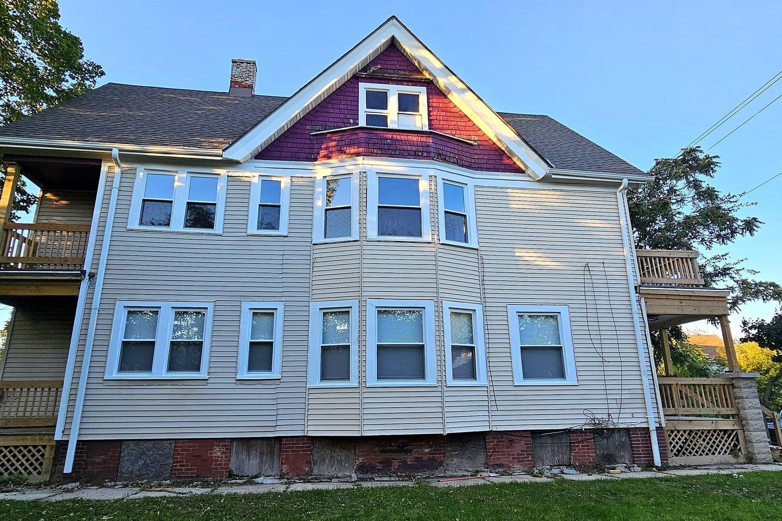 2633 20th St