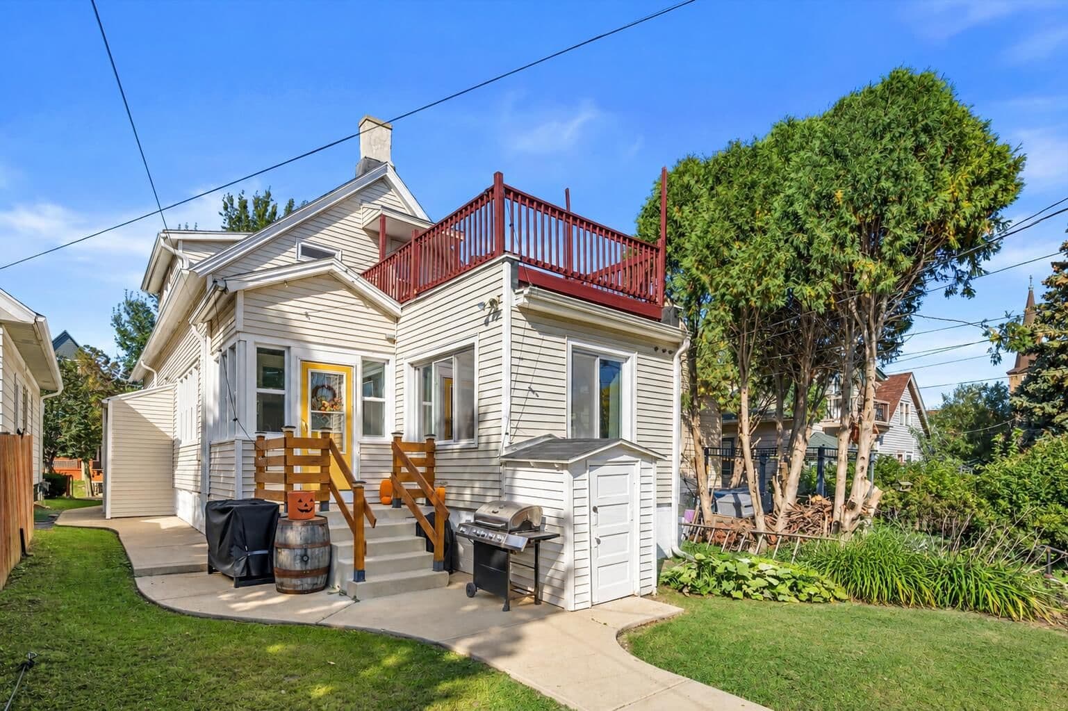 2572 Howell Ave
