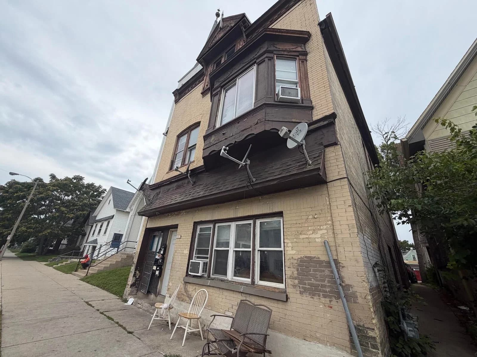 1412 Greenfield Ave