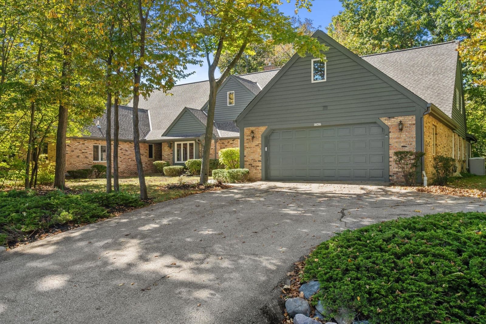 12427 Golf Dr