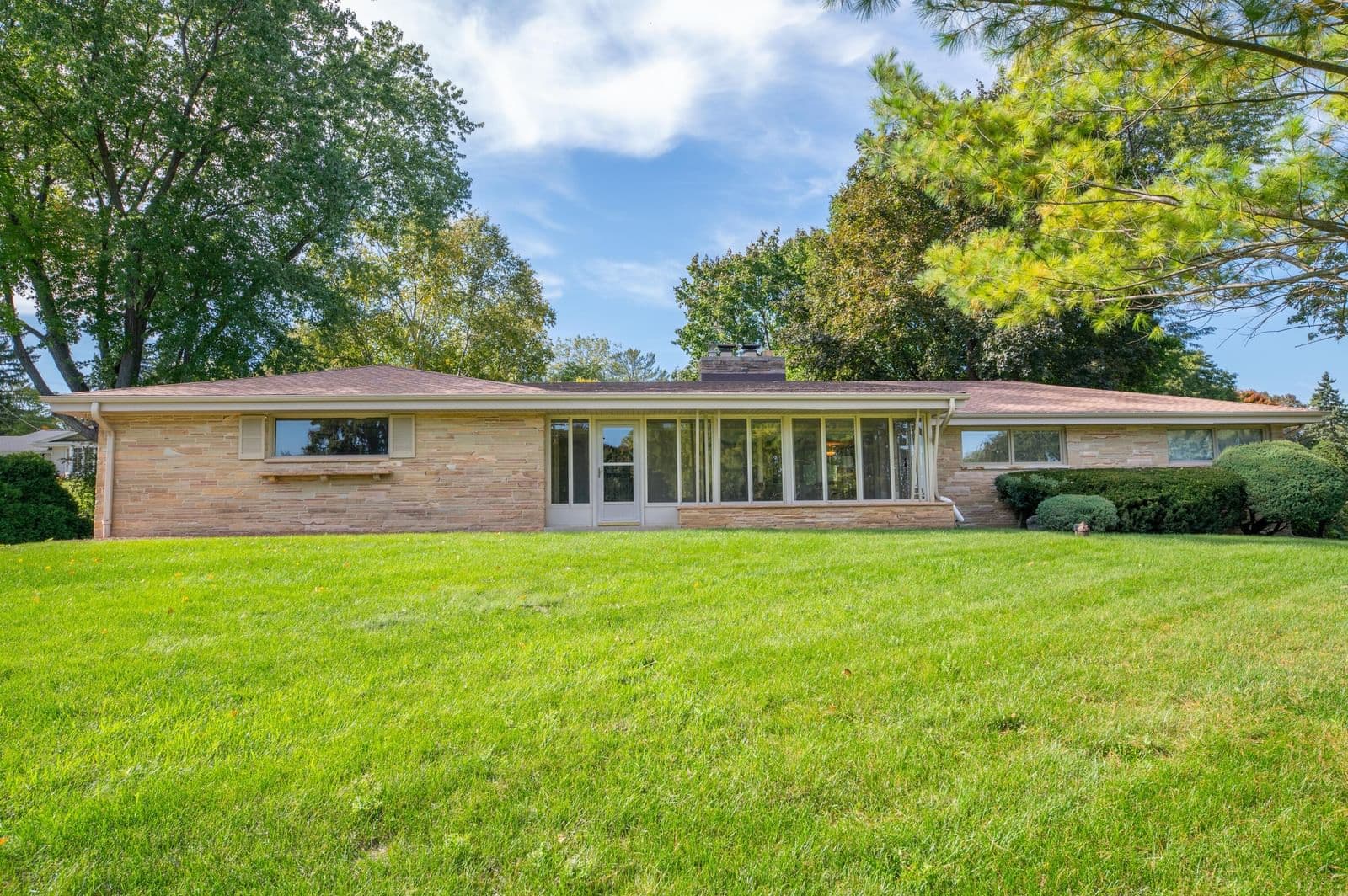 15300 High Knoll Ln