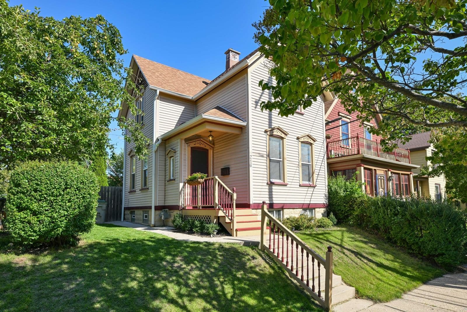 216 Garfield Ave