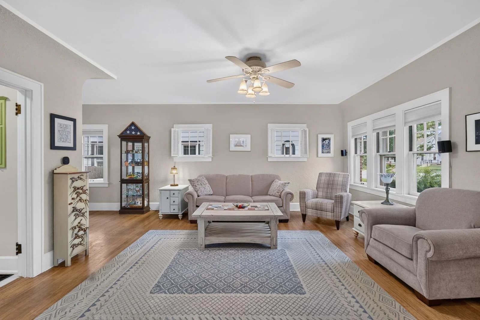 933 Lathrop Ave