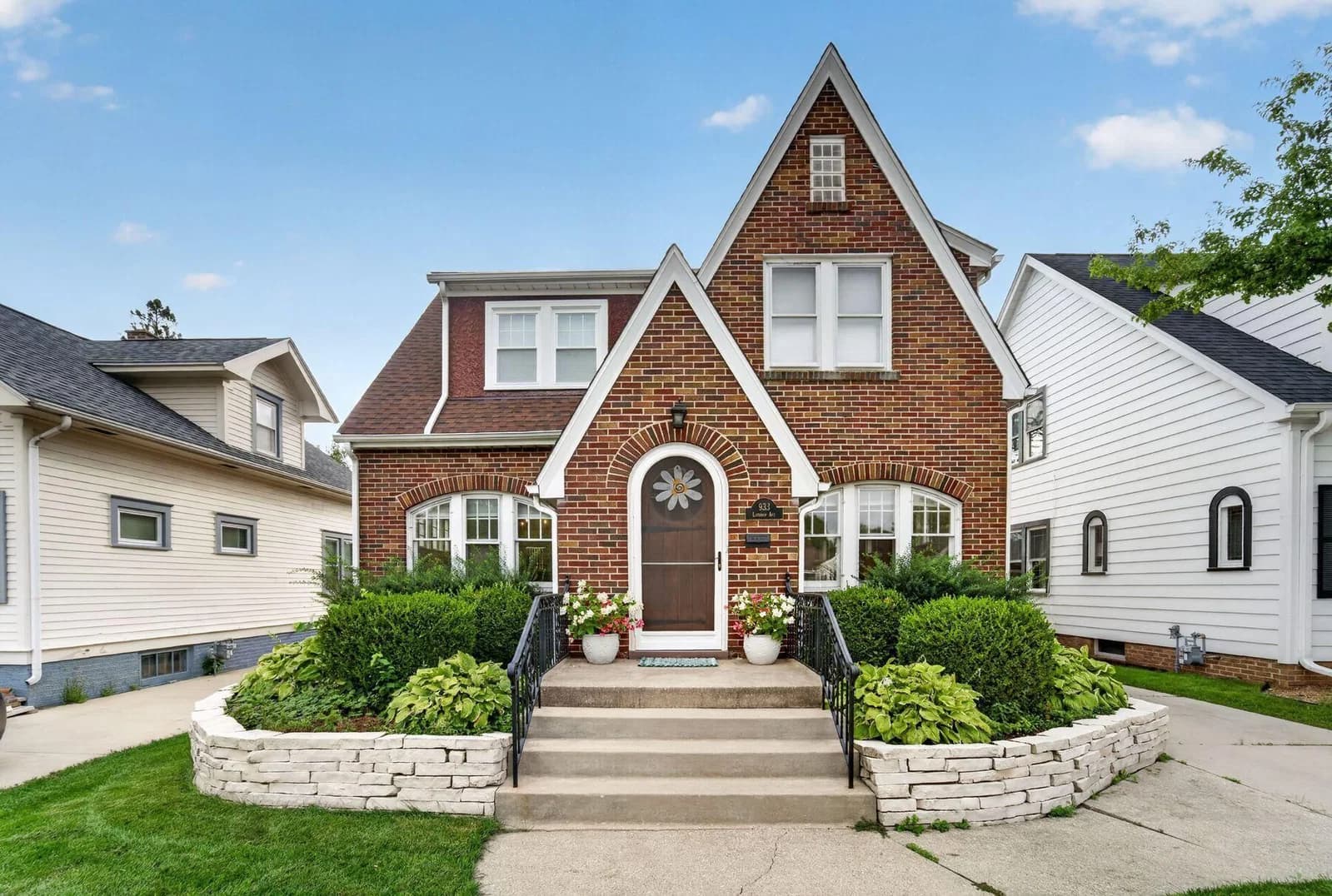 933 Lathrop Ave
