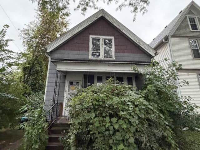 2620 Pine Ave