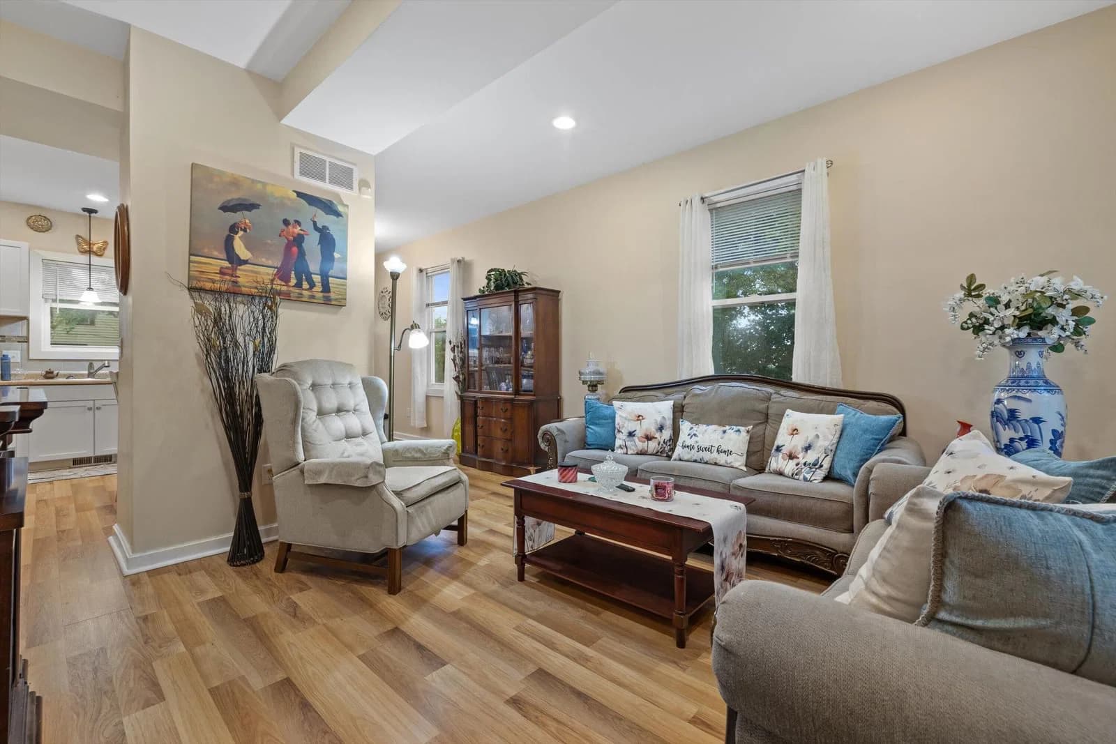 1221 Main St