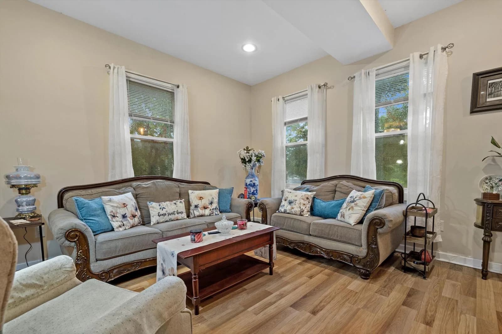 1221 Main St