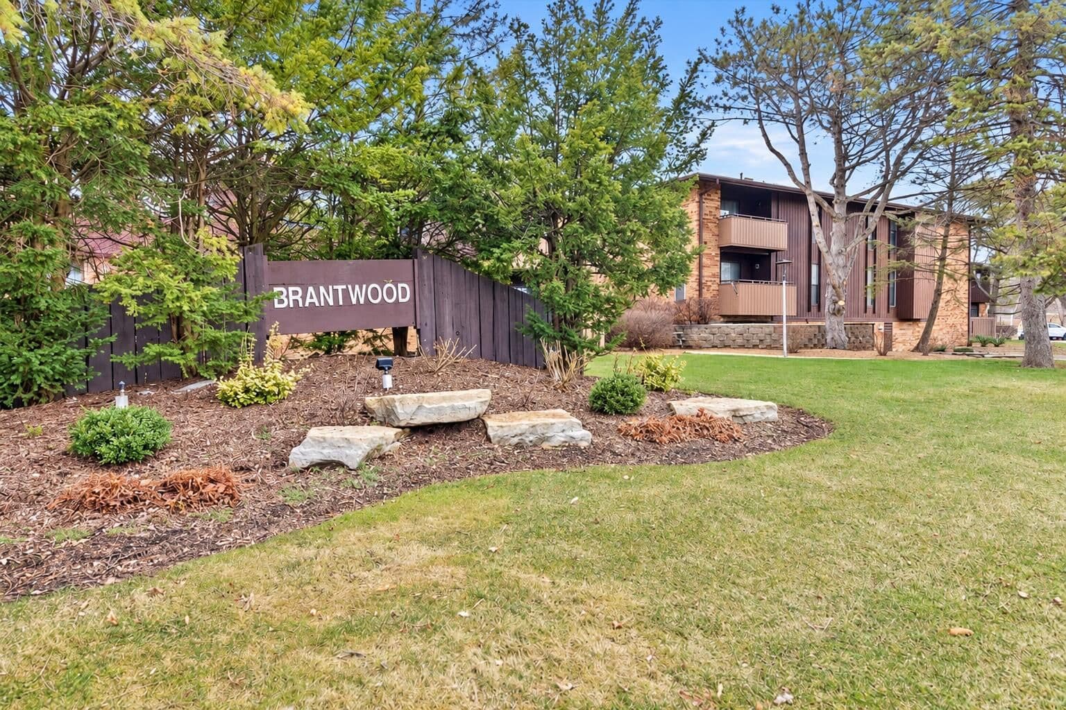 7011 Green Bay Ave