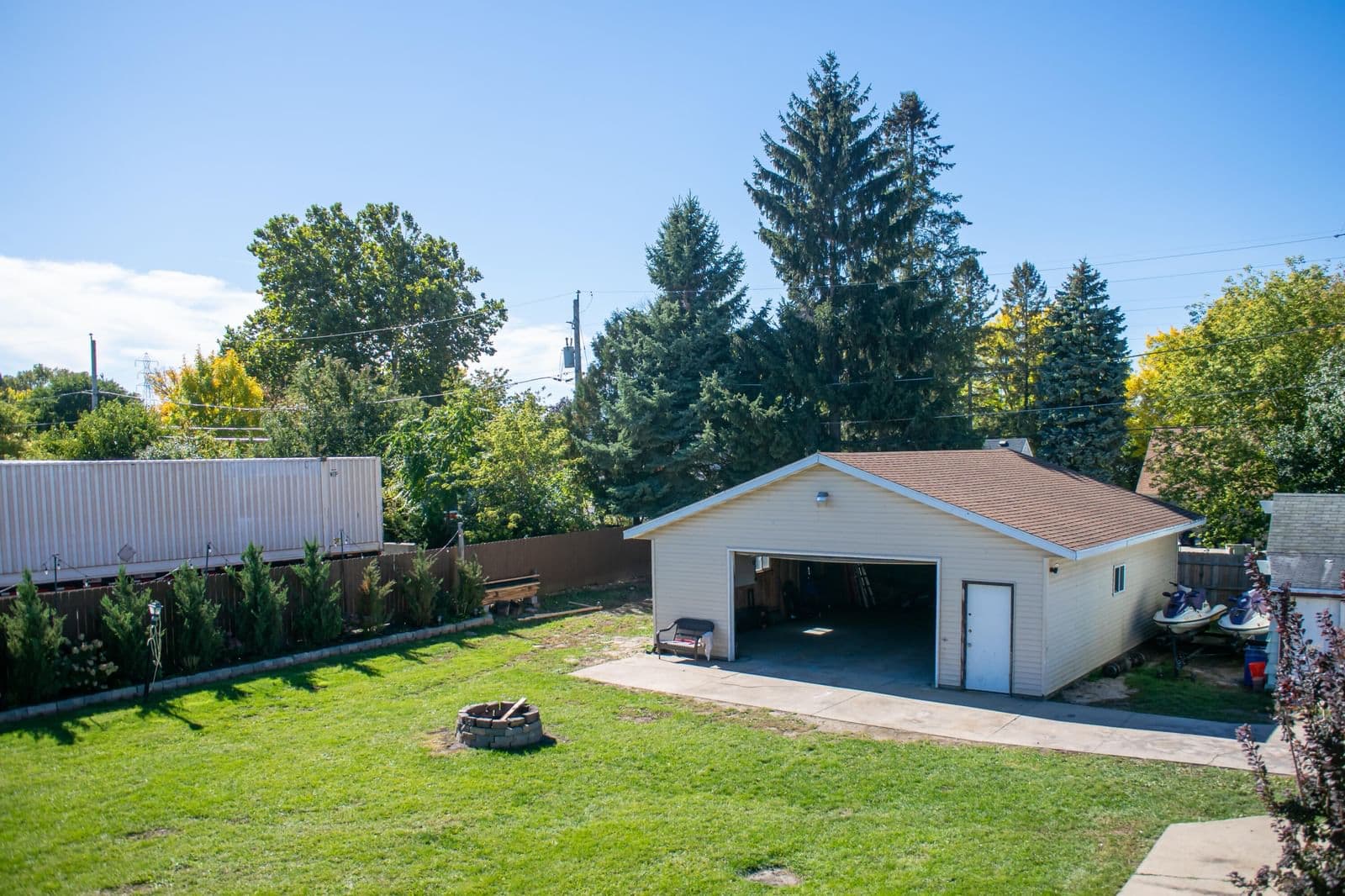 945 Waterford Ave