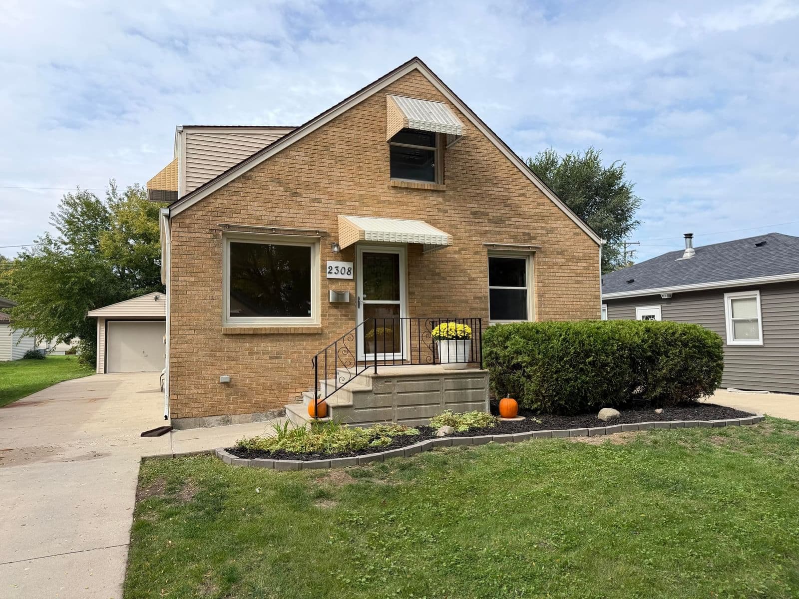 2308 West Lawn Ave