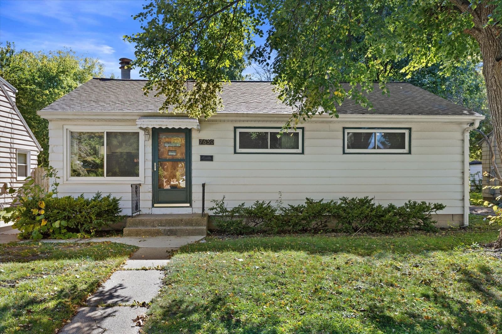 7639 Palmetto Ave