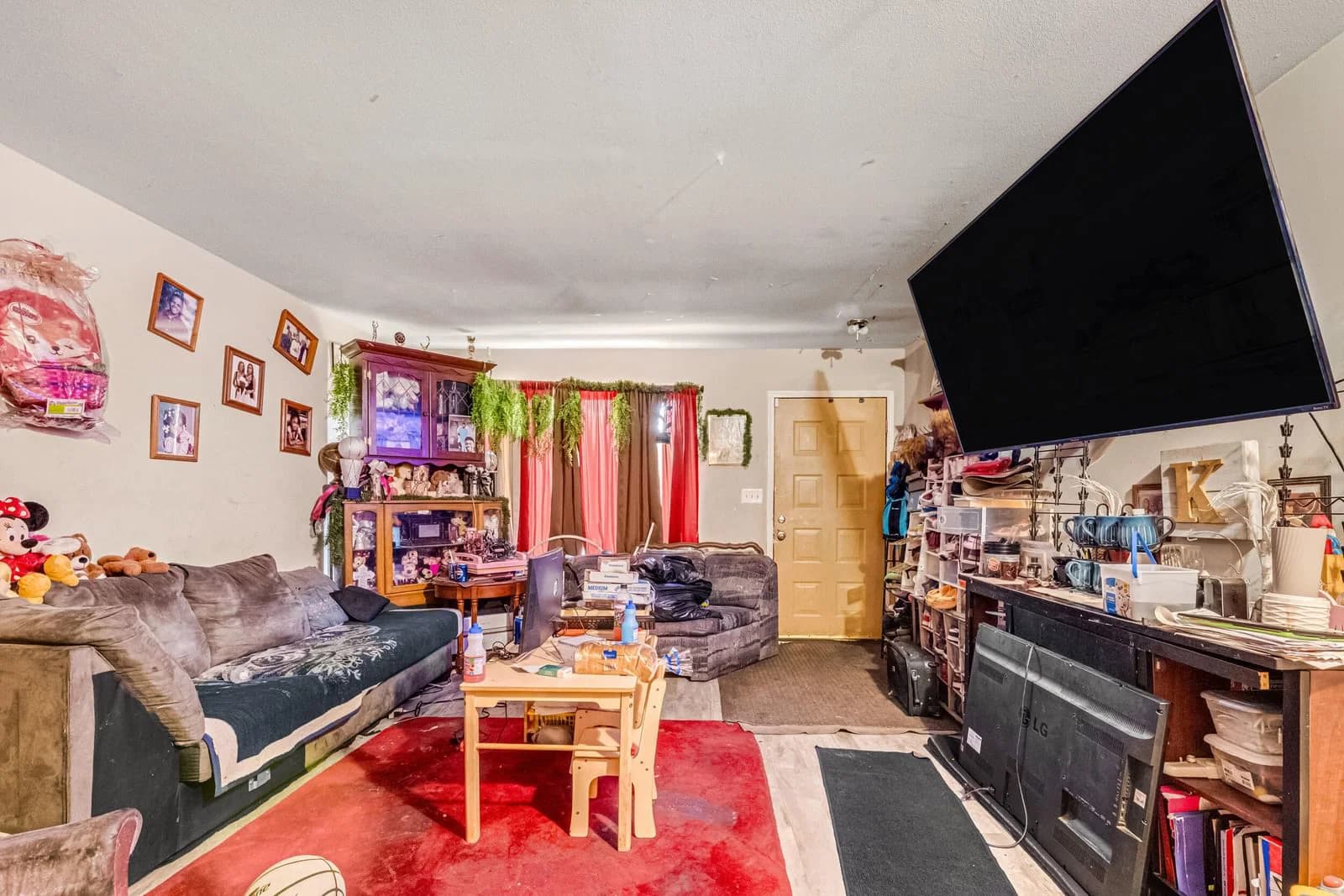 6116 Port Ave