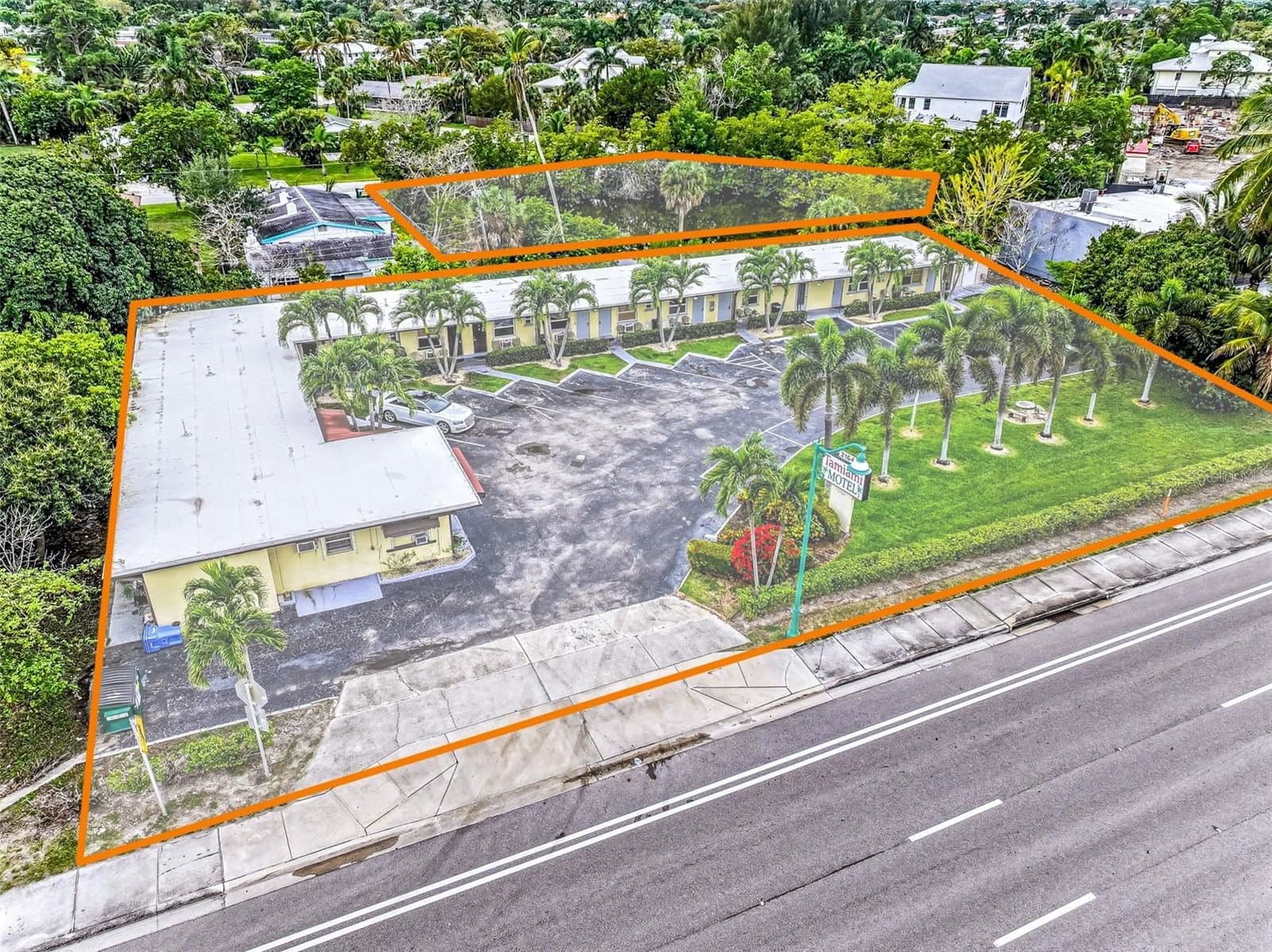 2164 TAMIAMI, Naples, FL