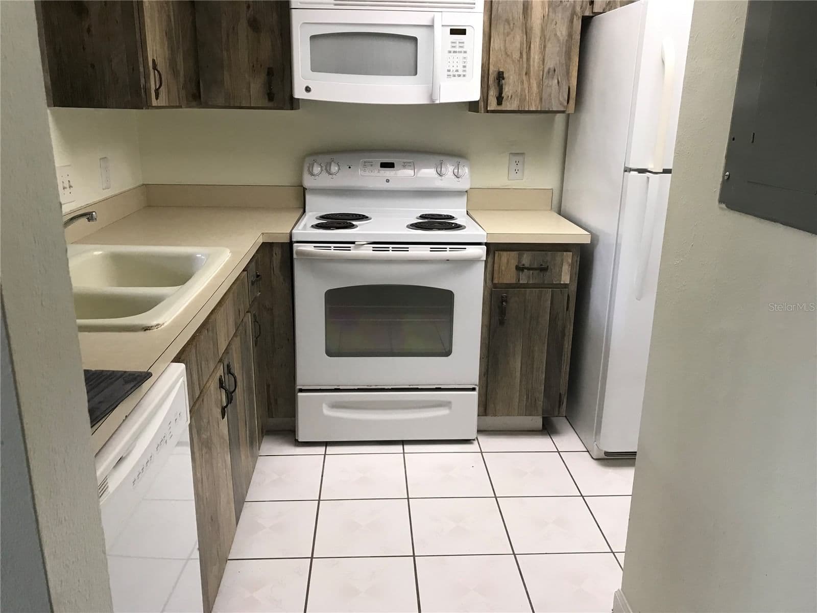 13610 VILLAGE