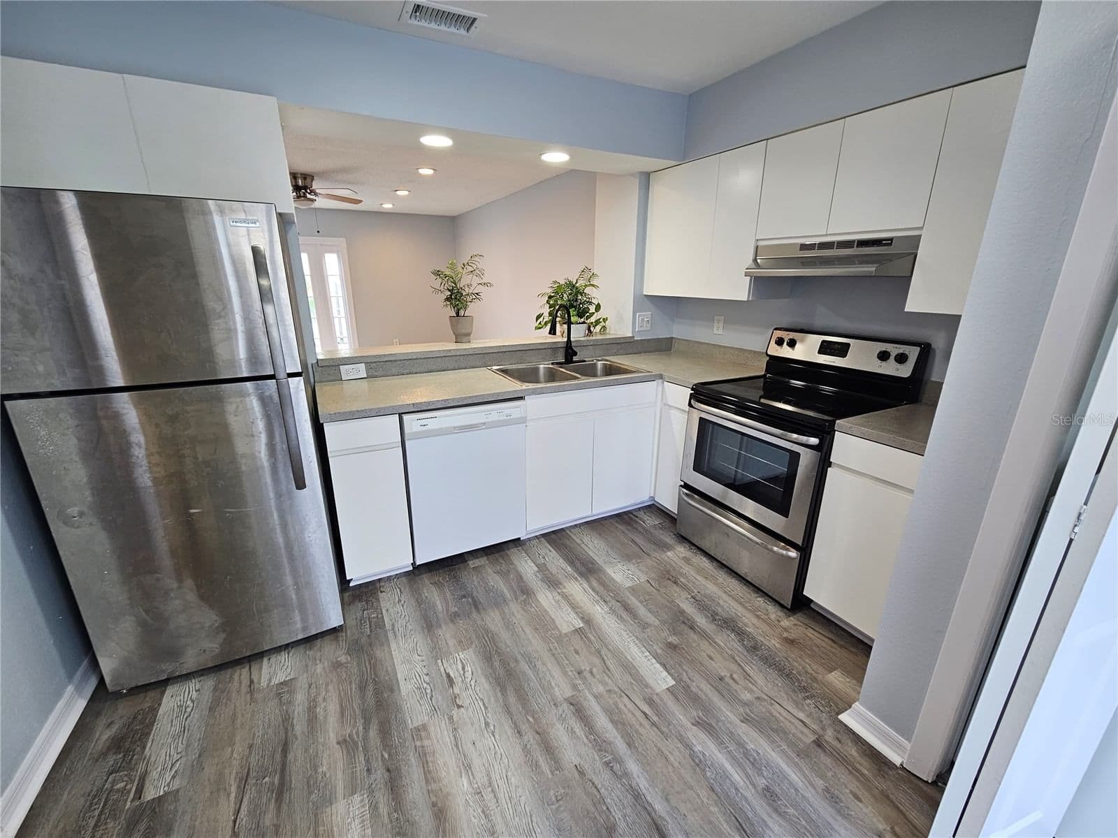 13817 STONE MILL