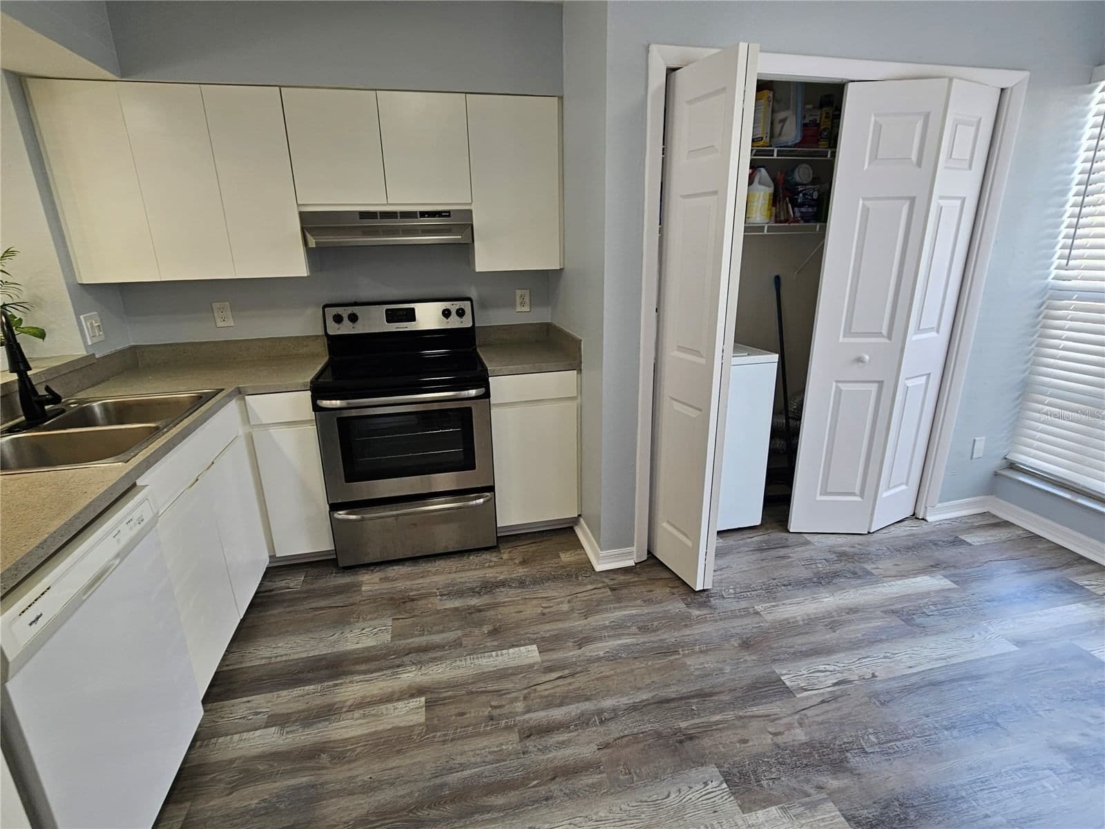 13817 STONE MILL