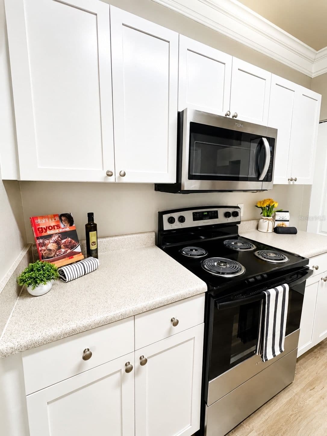 8813 VILLA VIEW