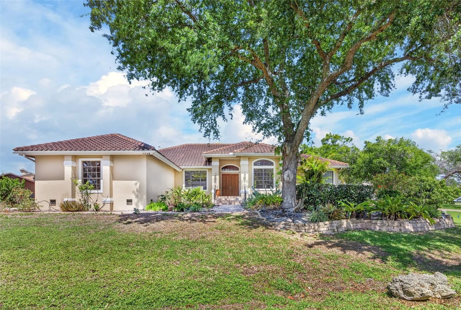 7214 HENDRY CREEK
